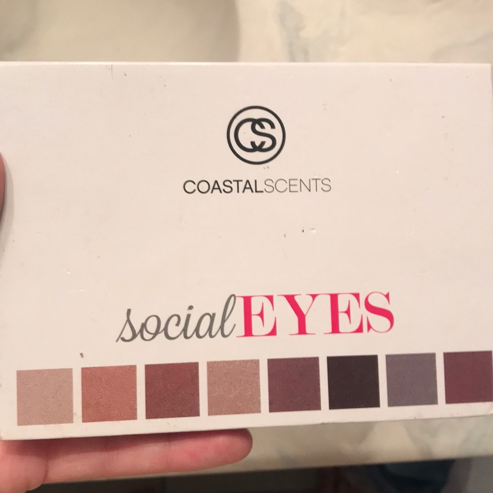 Social eyes eye shadow palette